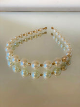 Load image into Gallery viewer, Headband with Graduated Pearls
