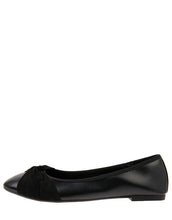 Load image into Gallery viewer, Twist Ballerina Flat Shoes Black
