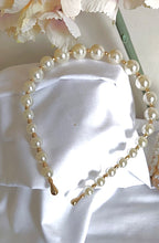 Load image into Gallery viewer, Headband with Graduated Pearls
